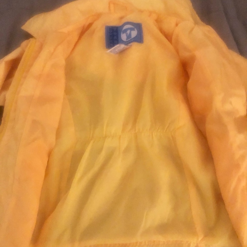 Child’s raincoat - Picture 9 of 9